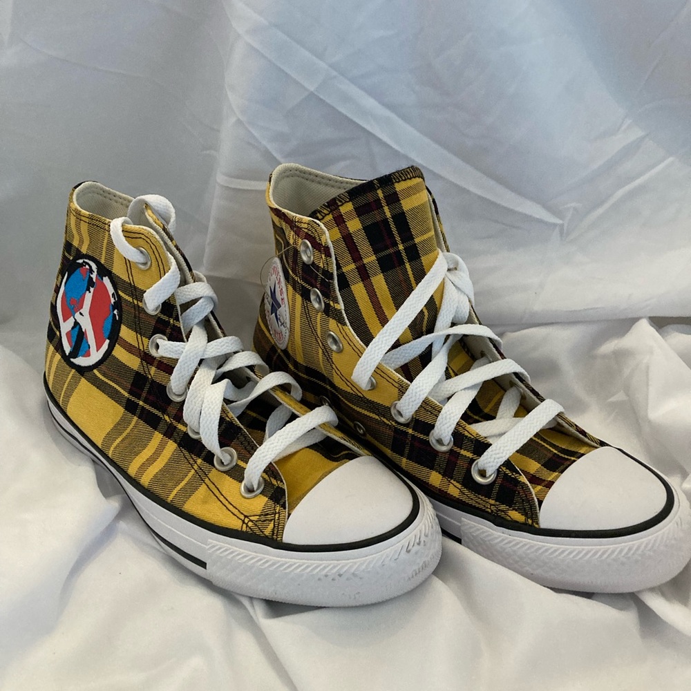 Converse Size 7 NWT  high tops Yellow Plaid with logo.